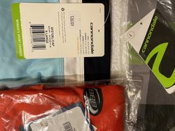 Cannodale + BBB. Úplně NOVÉ oblečení. 3 kusy. Chybná velikost a nestihli jsme to vrátit.