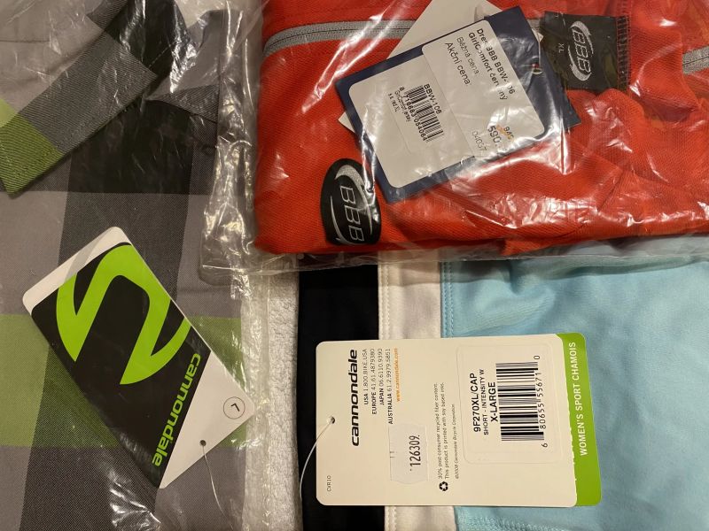 Cannodale + BBB. Úplně NOVÉ oblečení. 3 kusy. Chybná velikost a nestihli jsme to vrátit.