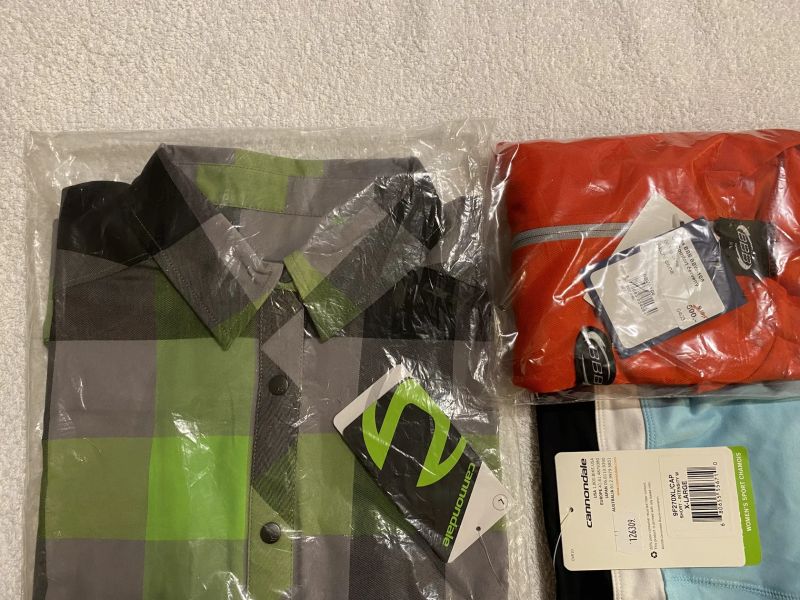 Cannodale + BBB. Úplně NOVÉ oblečení. 3 kusy. Chybná velikost a nestihli jsme to vrátit.