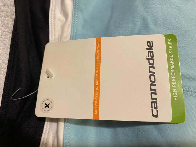 Cannodale + BBB. Úplně NOVÉ oblečení. 3 kusy. Chybná velikost a nestihli jsme to vrátit.