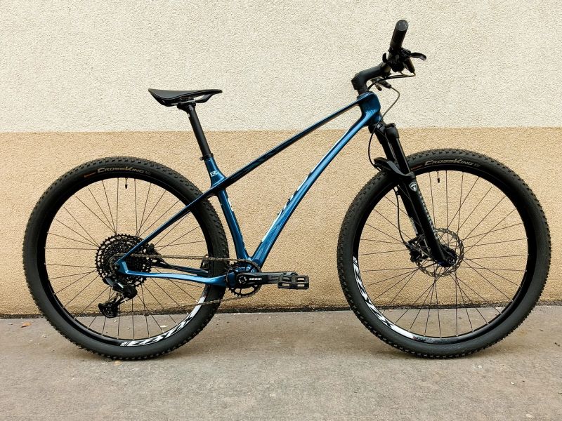 Corratec Revo Bow R 2023 vel. S/M (44 cm), carbon, 29", ZÁNOVNÍ, najeto 100 km