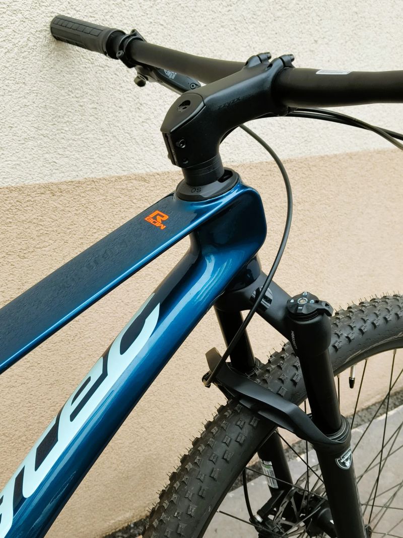 Corratec Revo Bow R 2023 vel. S/M (44 cm), carbon, 29", ZÁNOVNÍ, najeto 100 km