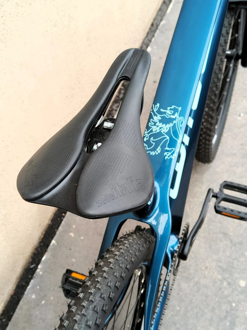 Corratec Revo Bow R 2023 vel. S/M (44 cm), carbon, 29", ZÁNOVNÍ, najeto 100 km