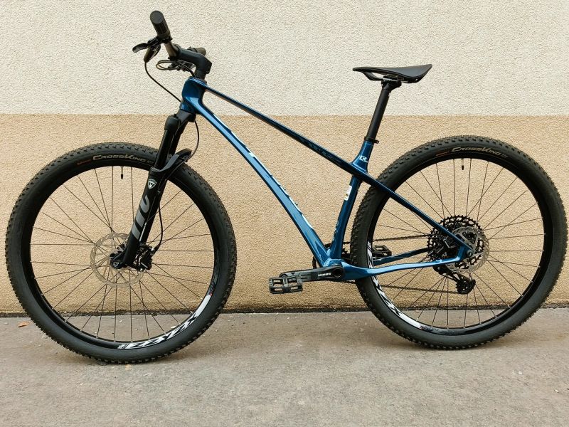 Corratec Revo Bow R 2023 vel. S/M (44 cm), carbon, 29", ZÁNOVNÍ, najeto 100 km