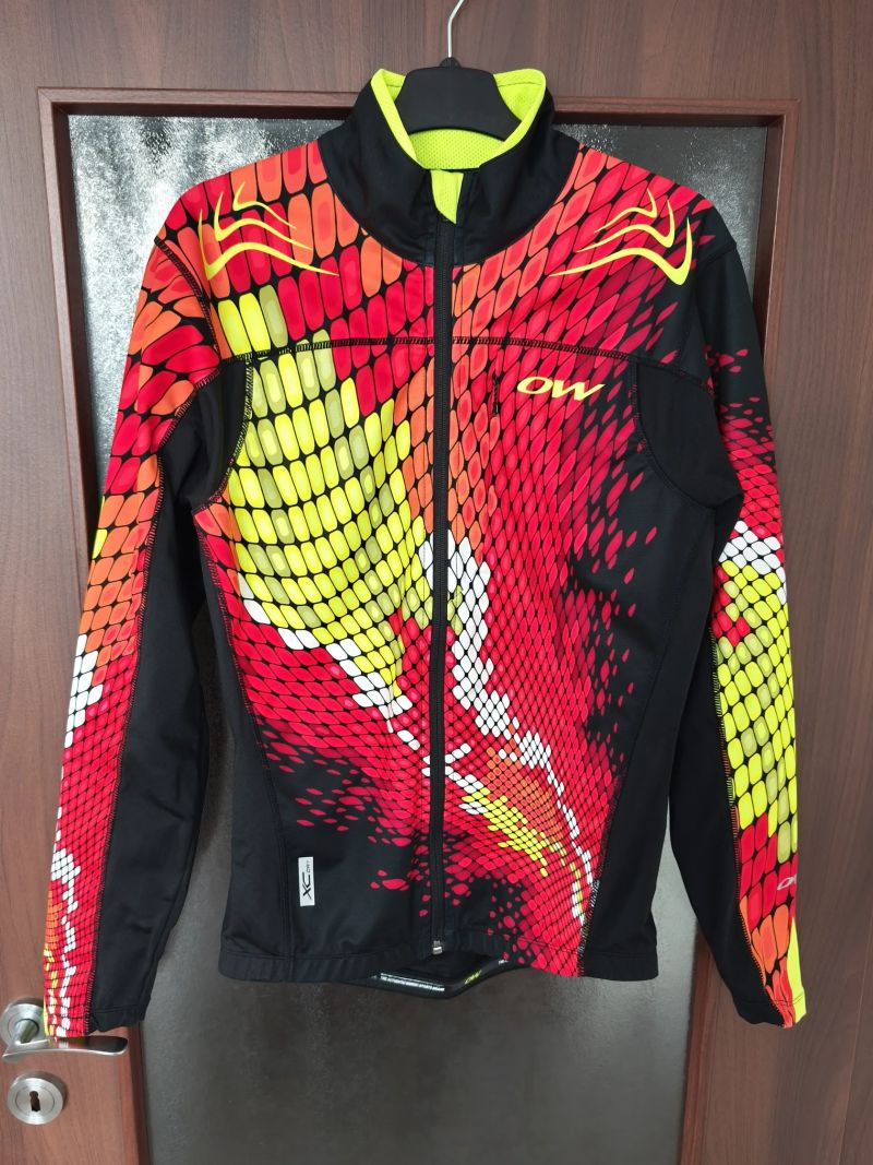 Jen 2 dny používaná bunda. PC 4000 Kč. MEMBRÁNA.