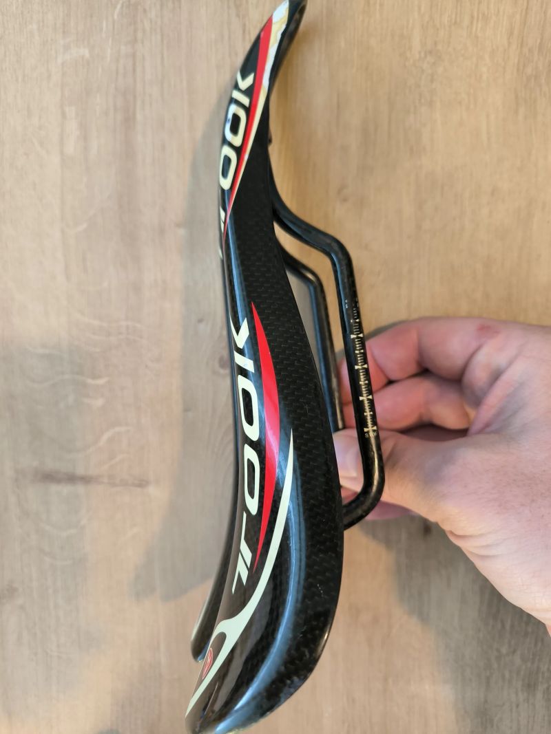 Sedlo full carbon