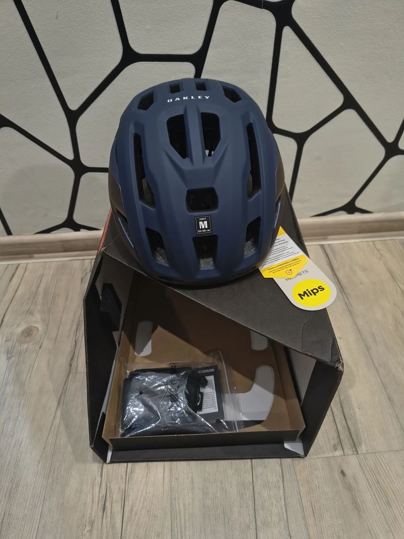 Helma Oakley aro3 mips 