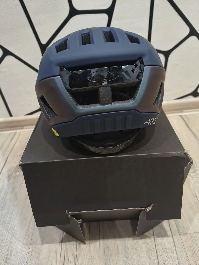 Helma Oakley aro3 mips 