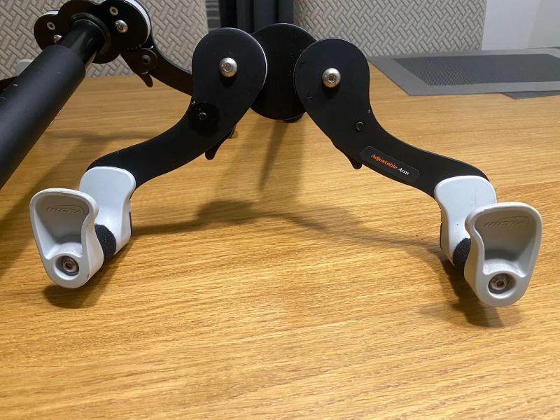 Držáky kol IBERA ST4 s upevněním na zeď 2ks