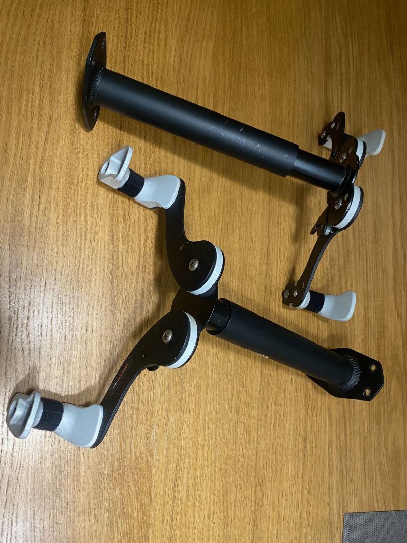 Držáky kol IBERA ST4 s upevněním na zeď 2ks