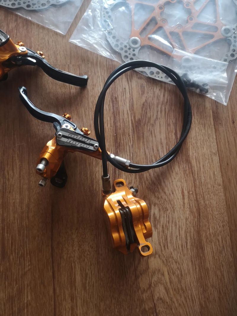 Brzdy Hope tech 3 e4 