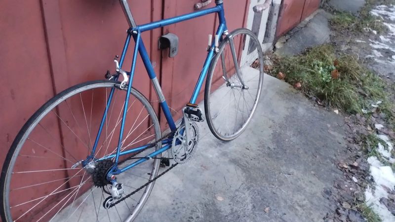 Favorit f1 s tv, 1977 rám 