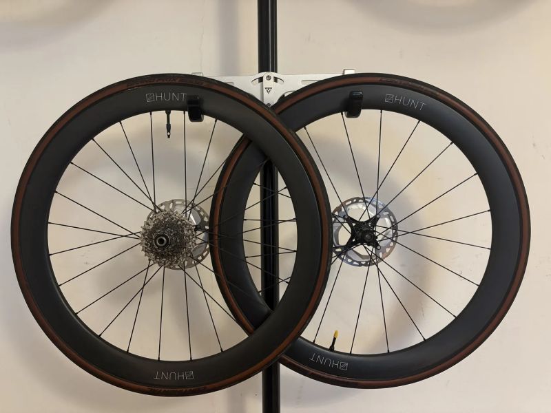 Zapletená kola HUNT 40 Aero - ořech Shimano