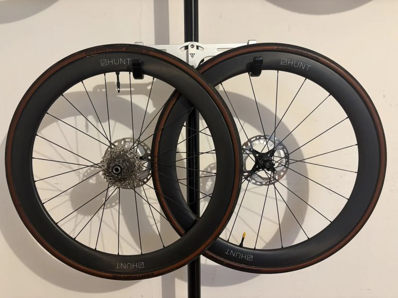 Zapletená kola HUNT 40 Aero - ořech Shimano