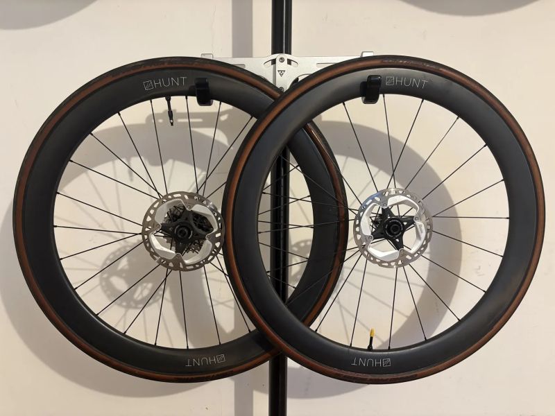 Zapletená kola HUNT 40 Aero - ořech Shimano