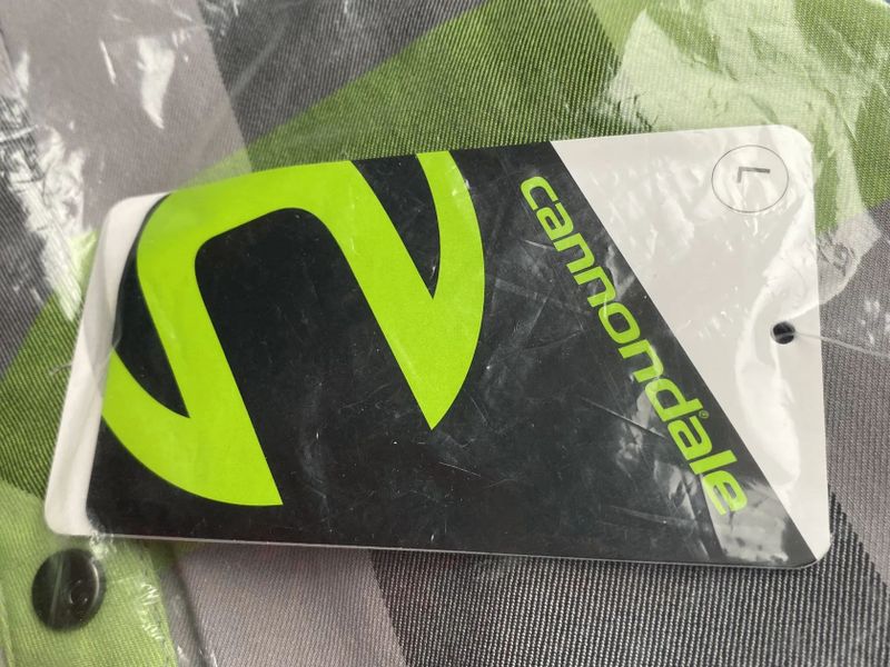 Cannodale + BBB. Úplně NOVÉ oblečení. 3 kusy. Chybná velikost a nestihli jsme to vrátit.