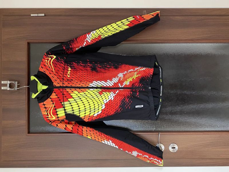 Jen 2 dny používaná bunda. PC 4000 Kč. MEMBRÁNA.