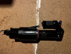 Nový Rockshox Vivid 250x75