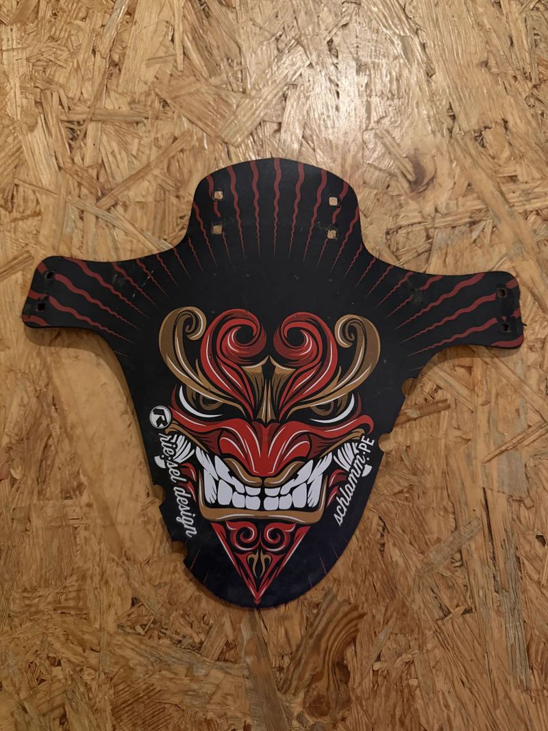 Blatník Riesel Schlamm:PE, Demon