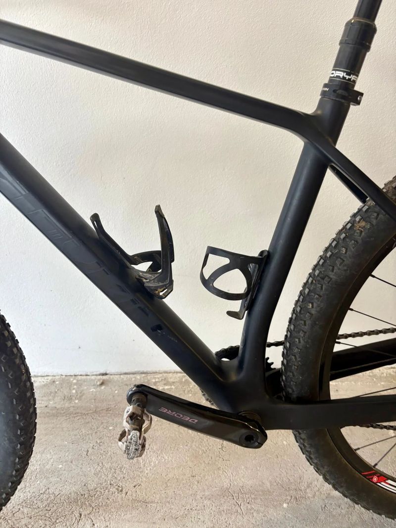 Skvělé karbonové ultra lehké závodní kolo, 29",M rám s teleskop.sedlovkou