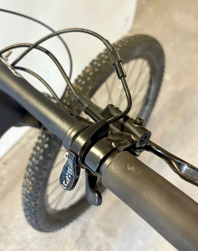 Skvělé karbonové ultra lehké závodní kolo, 29",M rám s teleskop.sedlovkou