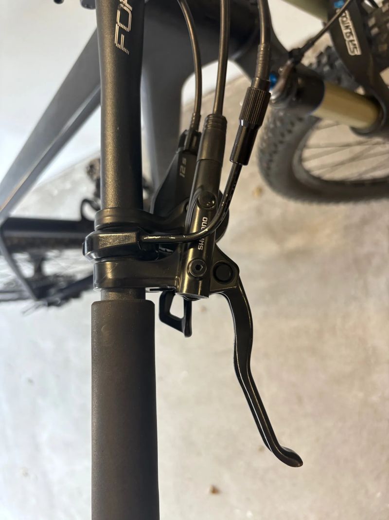 Skvělé karbonové ultra lehké závodní kolo, 29",M rám s teleskop.sedlovkou