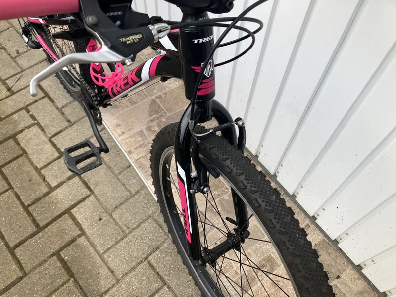 DÍVČÍ KOLO TREK 24