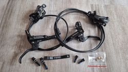Čtyřpístkové brzdy Shimano deore