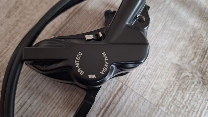 Čtyřpístkové brzdy Shimano deore