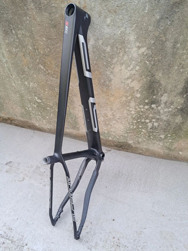 Karbonový rám Superior Team 29 Issue