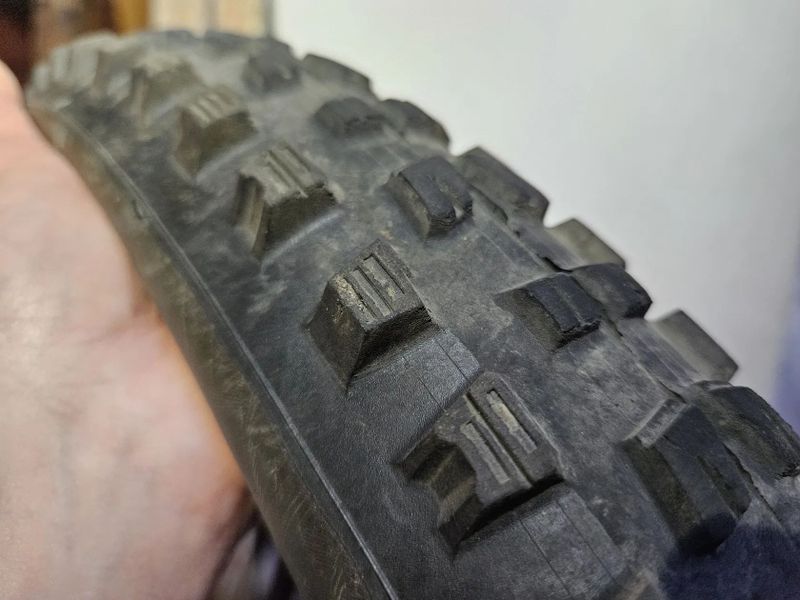 Vittoria Mazza 2.4" + Martello 2.35" (4ks)