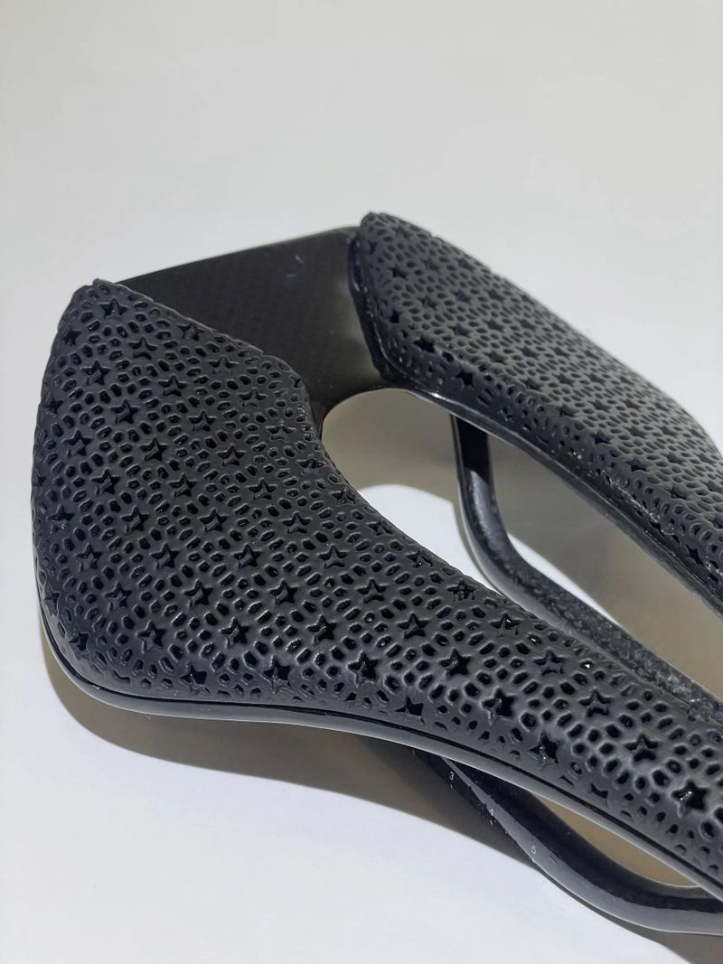 Ultralight karbonové 3D tištěné sedlo