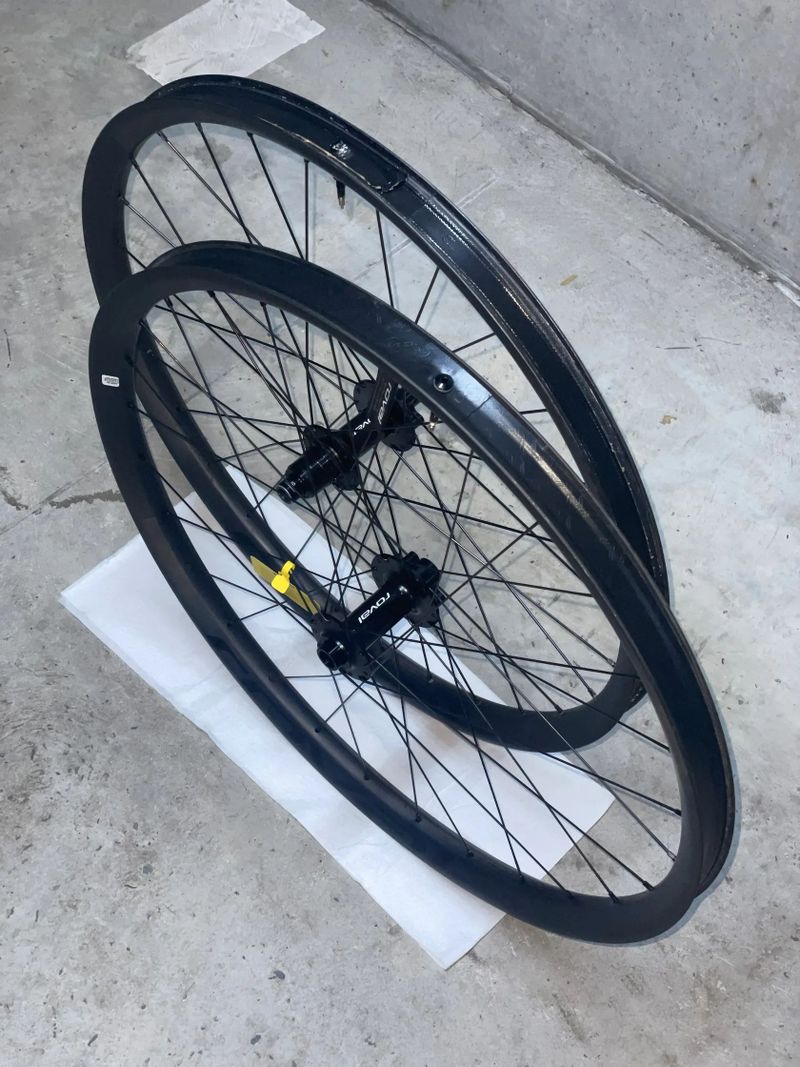 Karbonové výplety SPECIALIZED Roval Traverse 27.5