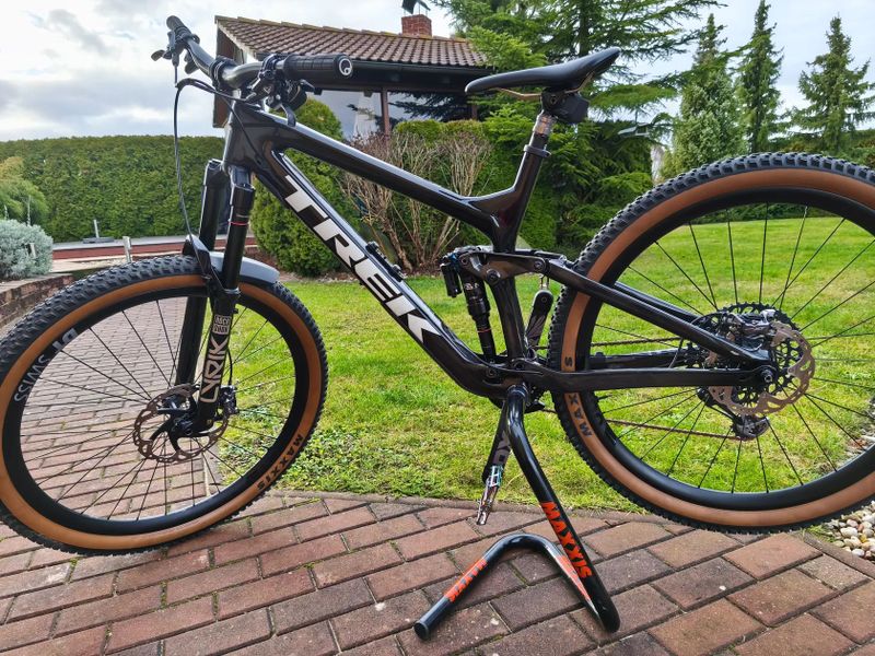 Trek Slash AXS,odpružení Ultimate, kola DT SWISS 1200