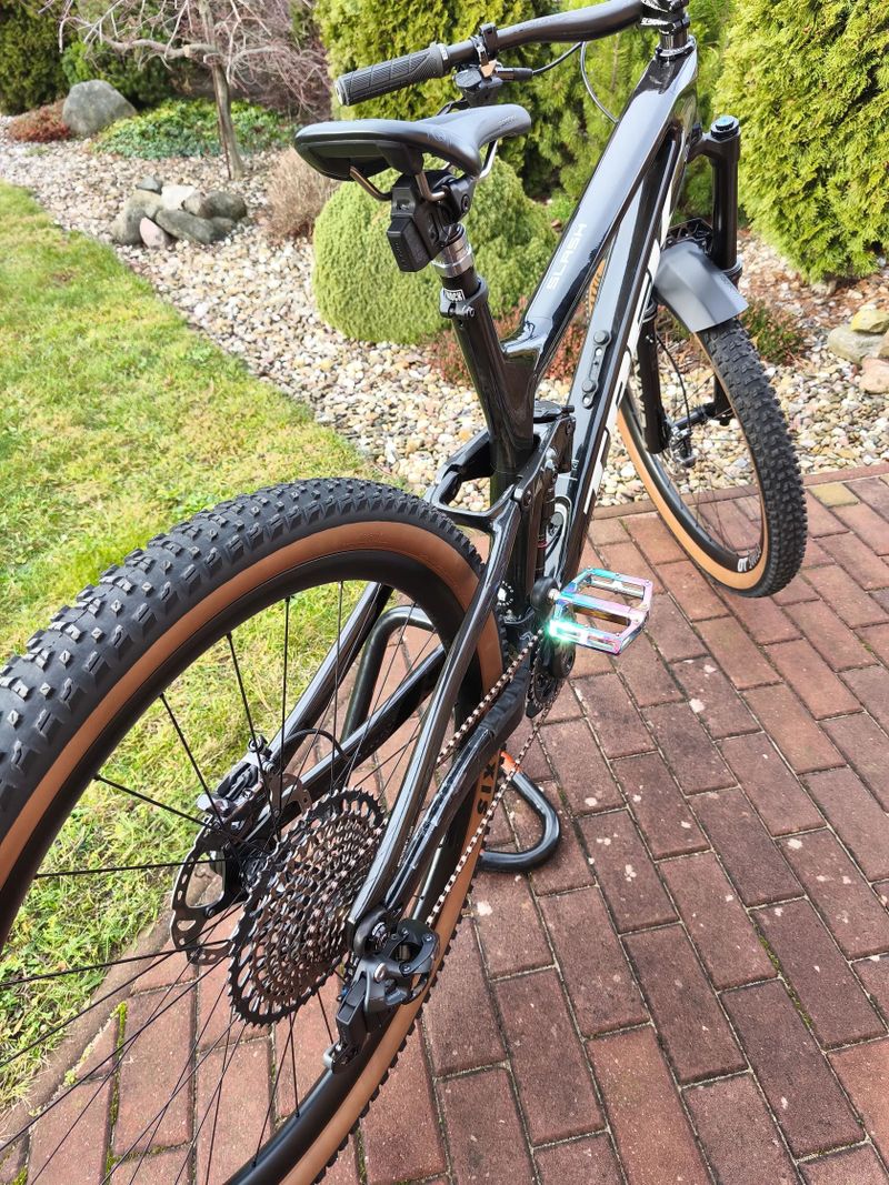 Trek Slash AXS,odpružení Ultimate, kola DT SWISS 1200