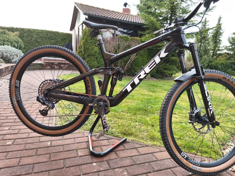Trek Slash AXS,odpružení Ultimate, kola DT SWISS 1200