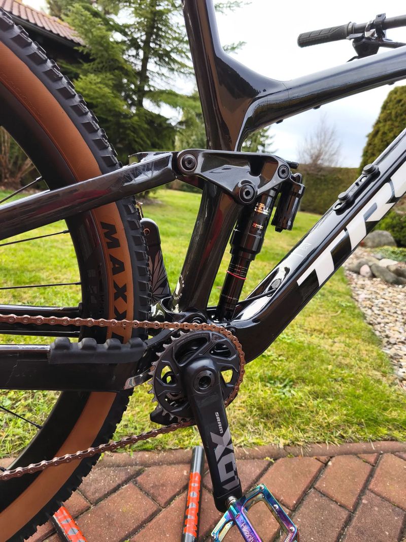 Trek Slash AXS,odpružení Ultimate, kola DT SWISS 1200