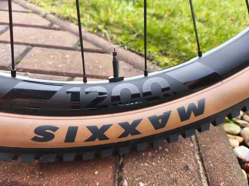 Trek Slash AXS,odpružení Ultimate, kola DT SWISS 1200