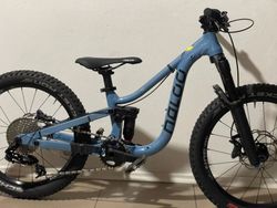 Naloo Mountain Jack 20, jako Vpace Moritz 20, nebo Propain Frechdax 20, celopéro od 105cm