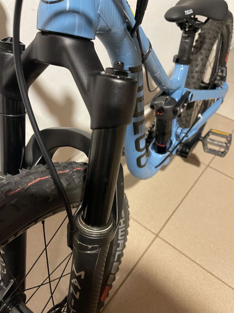 Naloo Mountain Jack 20, jako Vpace Moritz 20, nebo Propain Frechdax 20, celopéro od 105cm