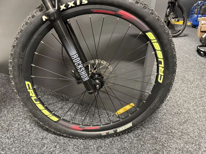 CRUSSIS e-Largo 9.7 vel. XL Baterie 900Wh