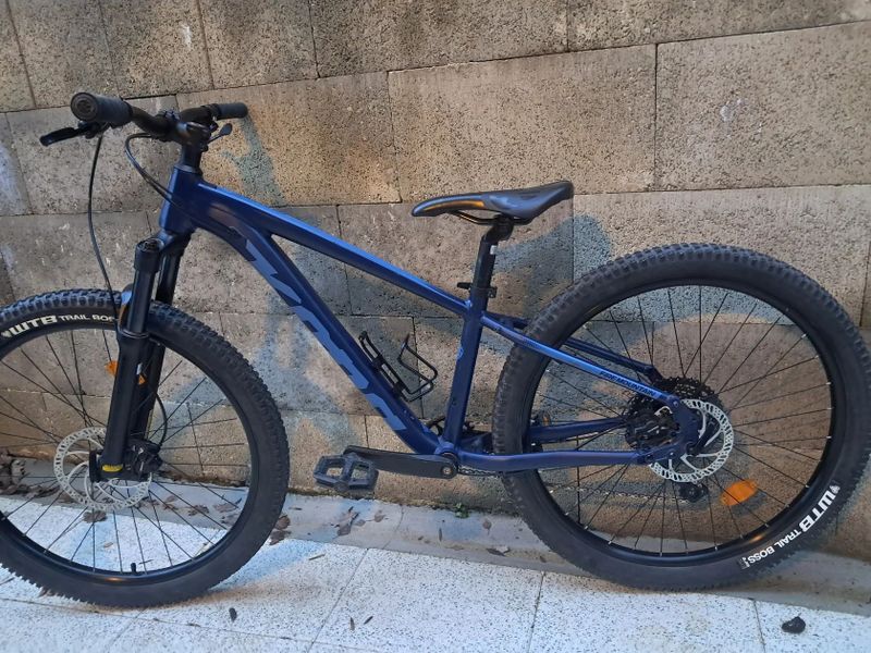 Kona Fire Mountain 26/XS Top stav!