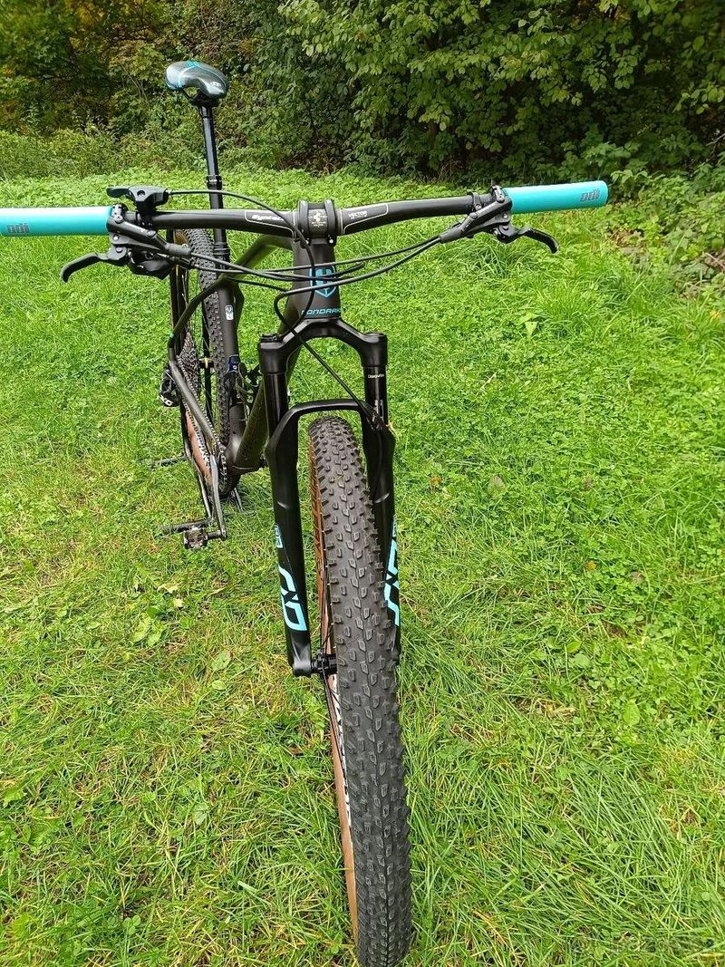 MONDRAKER Podium Carbon 29" black phantom/light blue