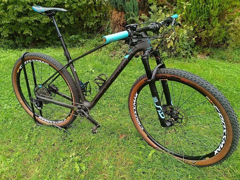 MONDRAKER Podium Carbon 29" black phantom/light blue