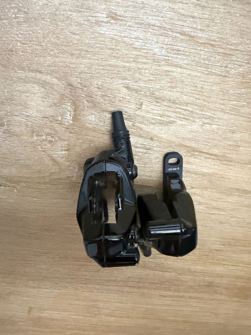 Sram Force eTap AXS pravá a levá řadící/brzdová páka a třmeny Flat Mount