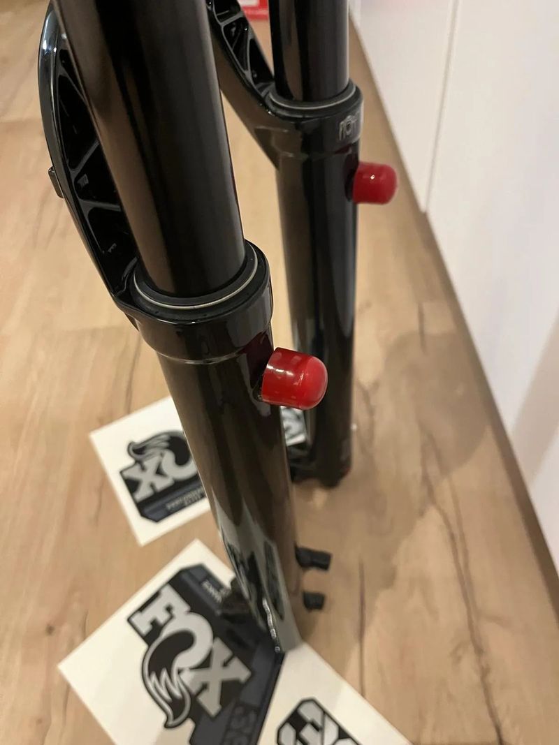 NEW - FOX 36 Performance Elite Grip 2