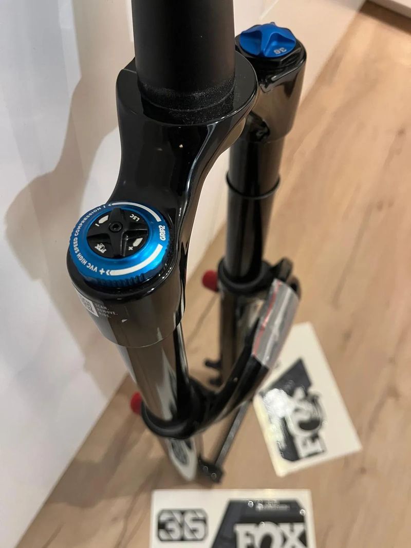 NEW - FOX 36 Performance Elite Grip 2