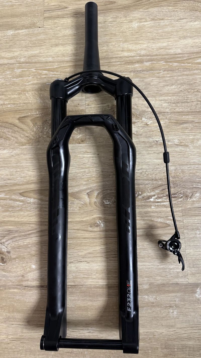 Prodám vidlice DT SWISS F 232 ONE 110 mm, BOOST + uzamykání z řidítek, perfektní