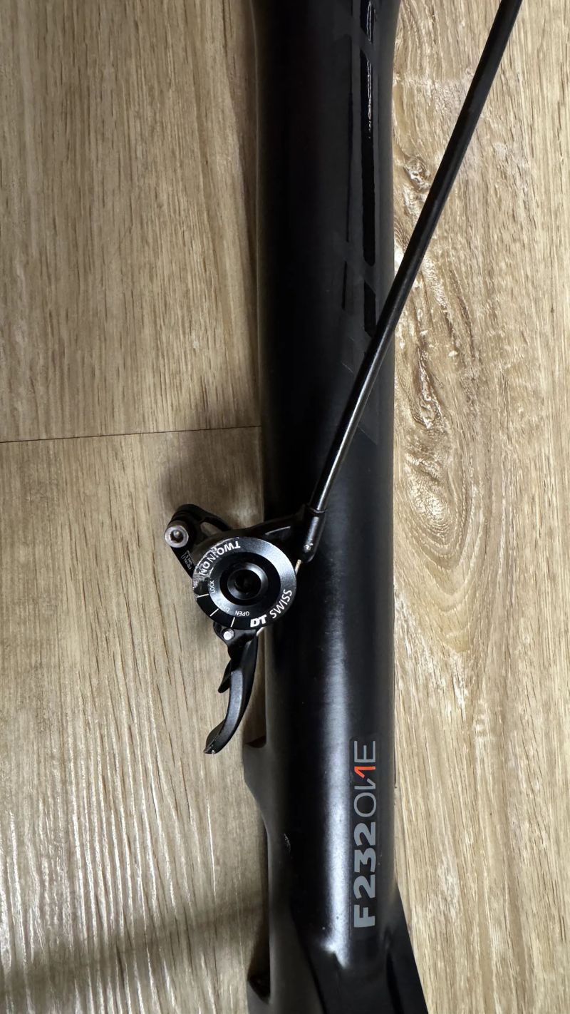 Prodám vidlice DT SWISS F 232 ONE 110 mm, BOOST + uzamykání z řidítek, perfektní