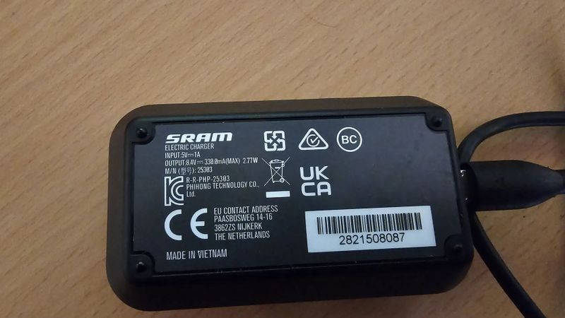 Sram eTap nabíječka s USB kabelem